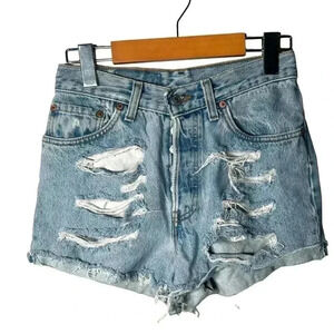 Levi’s vintage distressed high  rise shorts 2/4